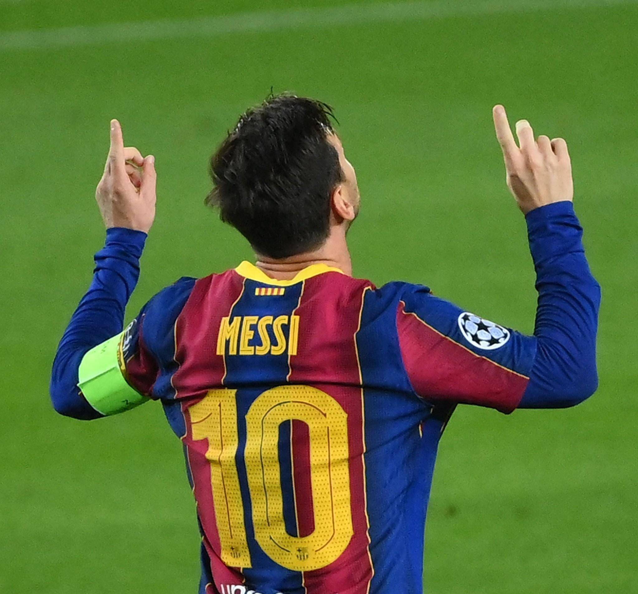 直播吧绿茵春晚：汇聚一堂笑看群星 蛇年将至喜庆盈盈.