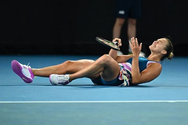 而在这一背 而在这一背