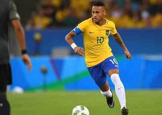 而队友在佩 而队友在佩